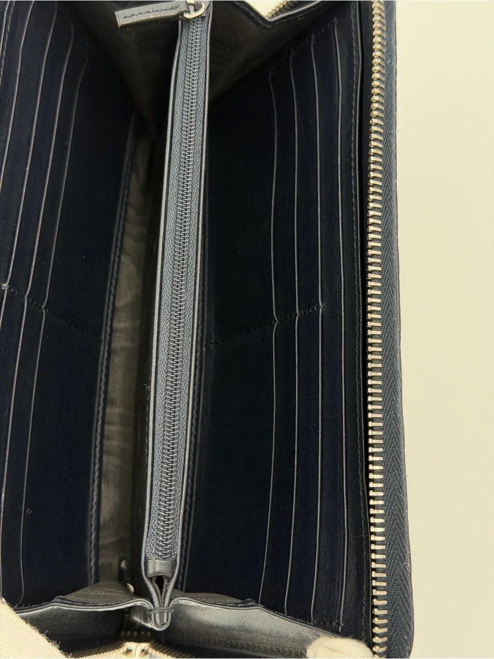 Gucci Navy Embossed GG Two Section Zip Around Leather Organizer Great Condition - Picture 7 of 16